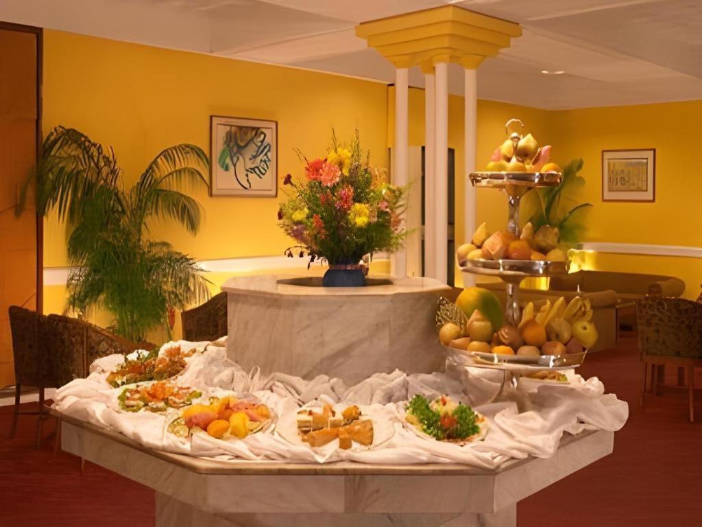Hotel Ruposhi Bangla Дакка Екстер'єр фото