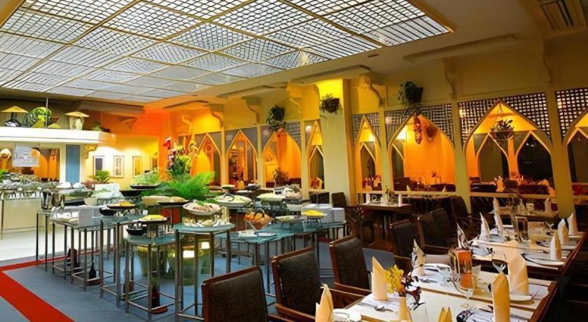 Hotel Ruposhi Bangla Дакка Екстер'єр фото