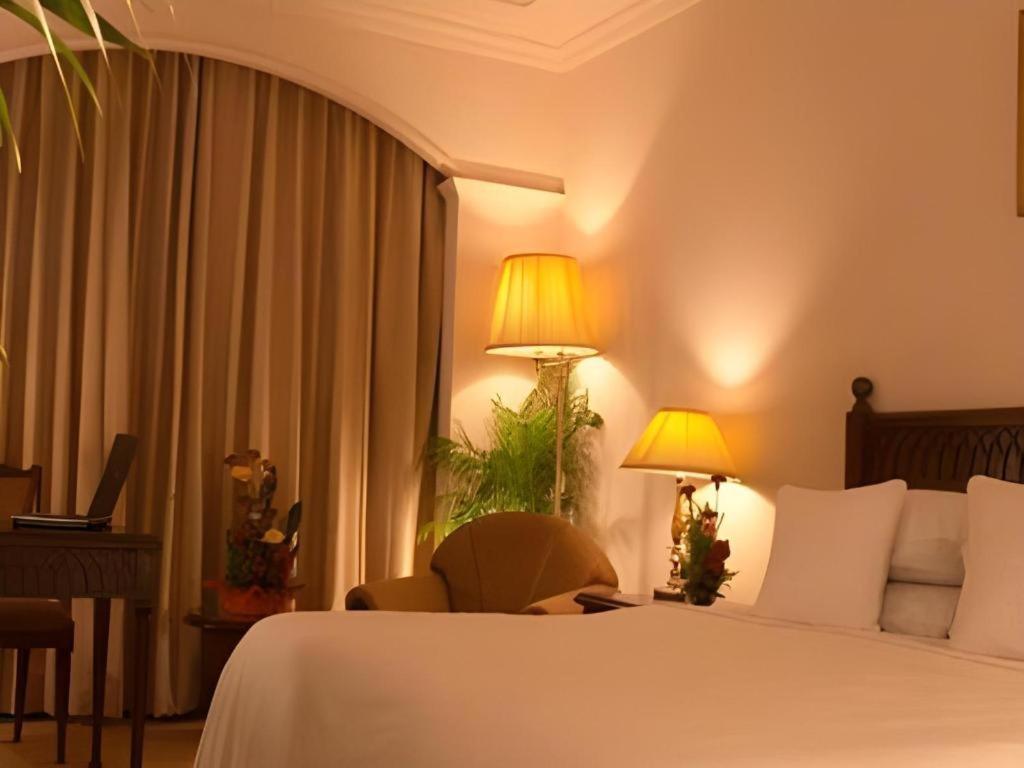 Hotel Ruposhi Bangla Дакка Екстер'єр фото